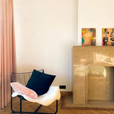 Apartment Family Floor - La Couronne - Authentiek Met Veel Lichtinval