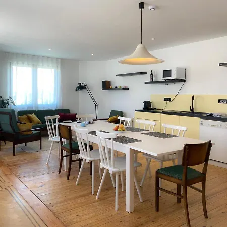 Apartment Family Floor - La Couronne - Authentiek Met Veel Lichtinval