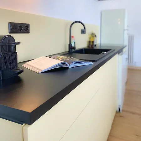 Family Floor - La Couronne - Authentiek Met Veel Lichtinval Appartement *