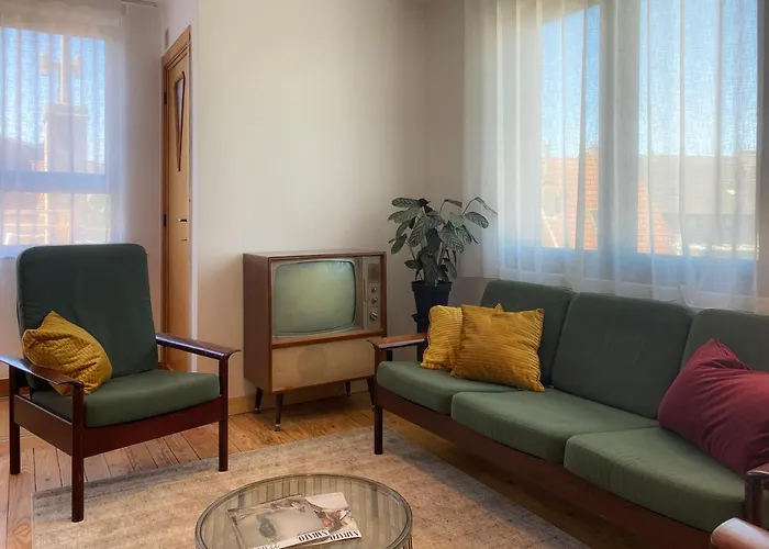 Apartment Family Floor - La Couronne - Authentiek Met Veel Lichtinval *