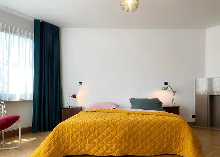 Family Floor - La Couronne - Authentiek Met Veel Lichtinval